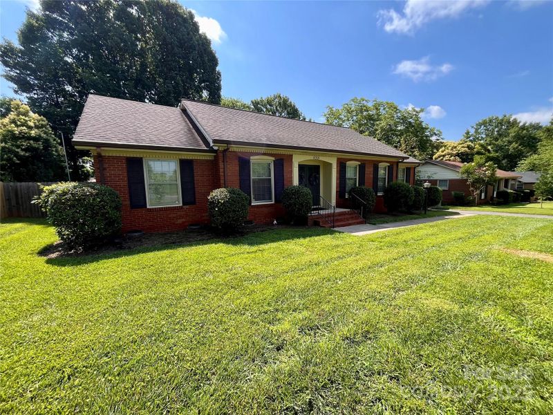 6301 Cherrycrest Ln, Charlotte, NC 28217