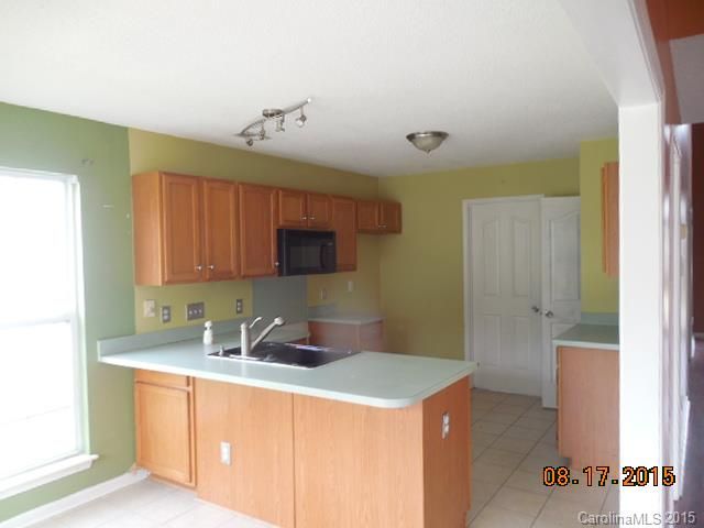 8519 Redstone View Dr, Charlotte, NC 28269