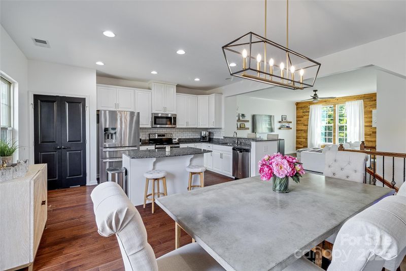 4038 Zilker Park Dr, Charlotte, NC 28217