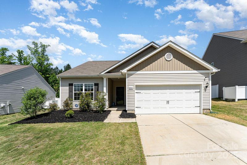 8316 Highgate Dr, Charlotte, NC 28215