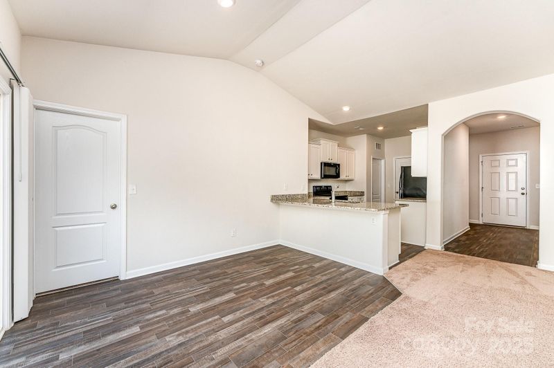 8316 Highgate Dr, Charlotte, NC 28215