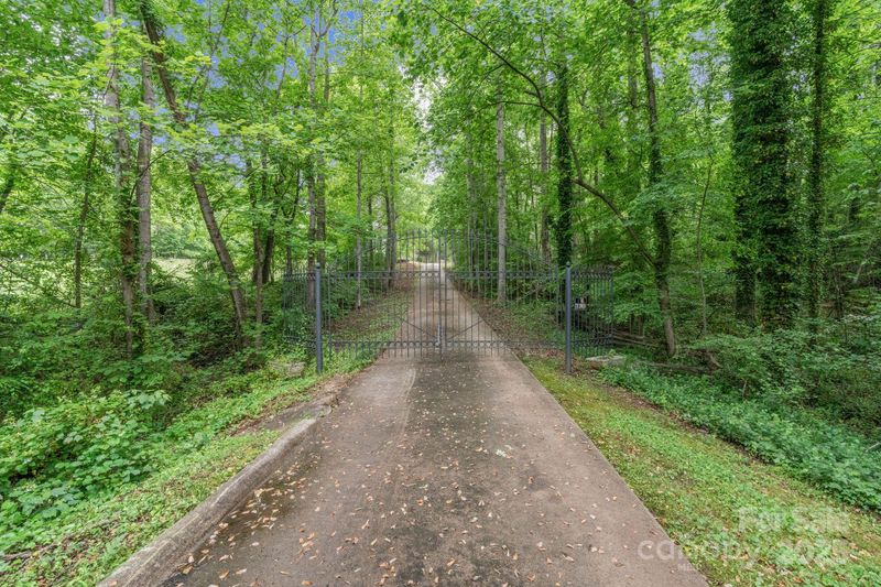 1518 Shelby Hw, Cherryville, NC 28021
