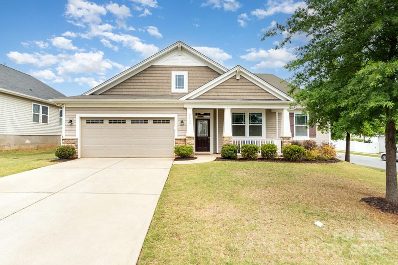 7113 Meridale Forest Dr, Charlotte, NC 28269