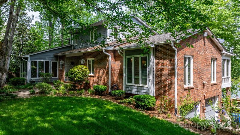 4647 16th Street Pl NE, Hickory, NC 28601