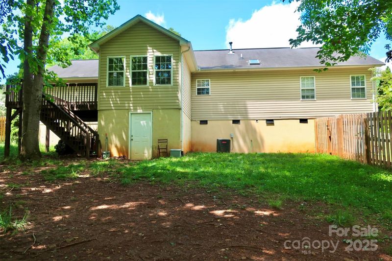 1657 6th St SE, Hickory, NC 28602