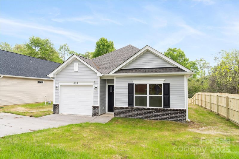 401 Groves St, Lowell, NC 28098