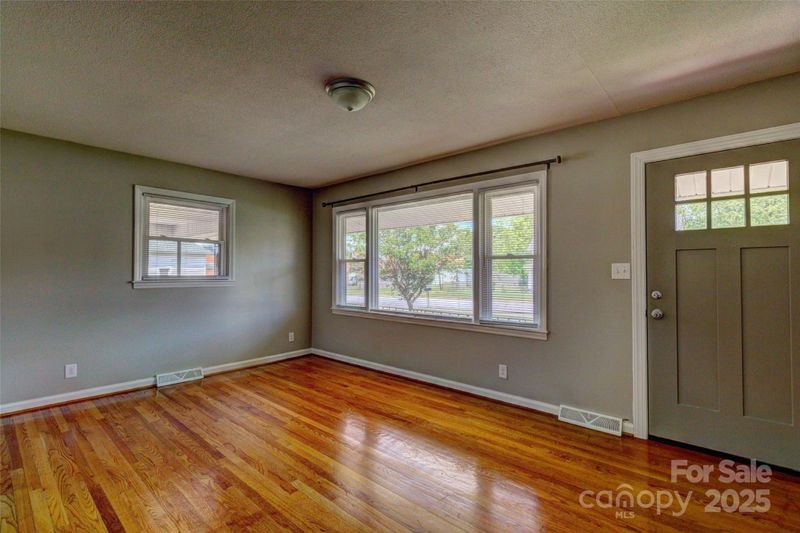 413 N Mulberry St, Cherryville, NC 28021