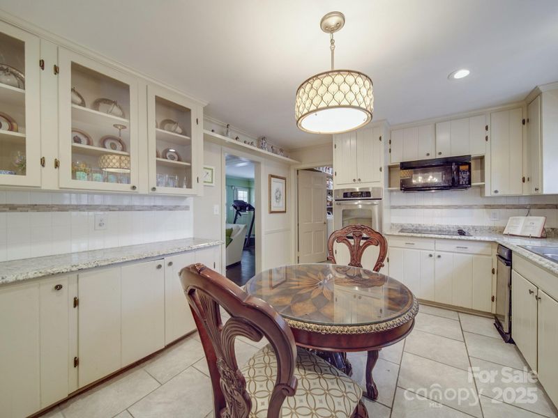 5411 Valley Forge Rd, Charlotte, NC 28210