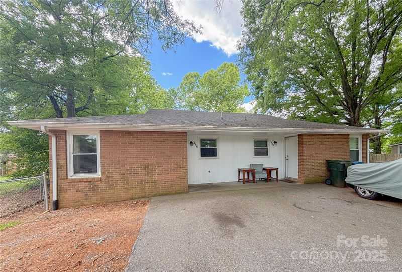 1464 19th Ave NE, Hickory, NC 28601