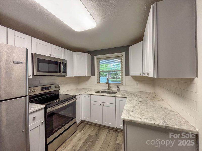 1464 19th Ave NE, Hickory, NC 28601