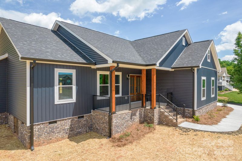 115 Falling Creek Dr, Statesville, NC 28625