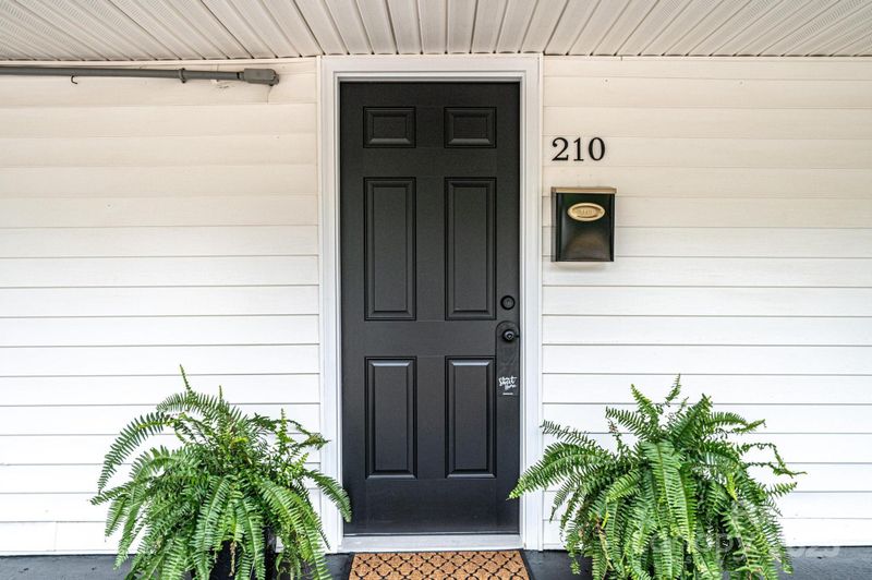 210 W 15th St, Newton, NC 28658