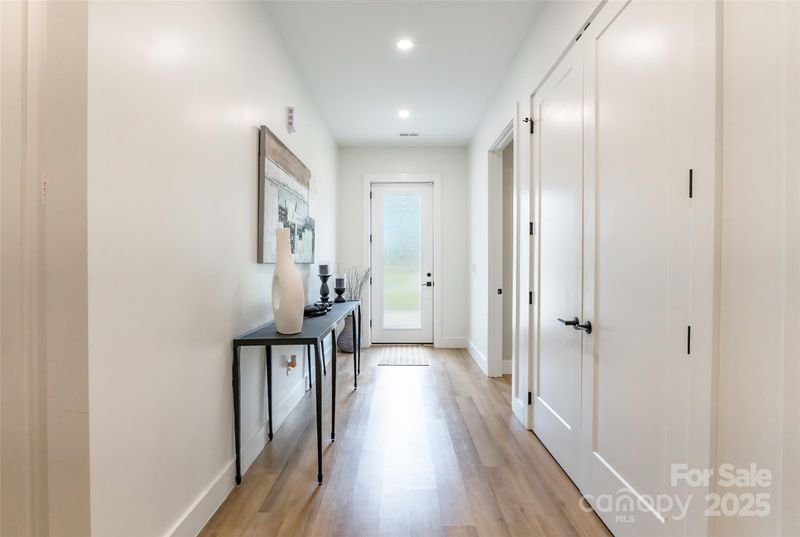 7728 Shalom Dr, Charlotte, NC 28216