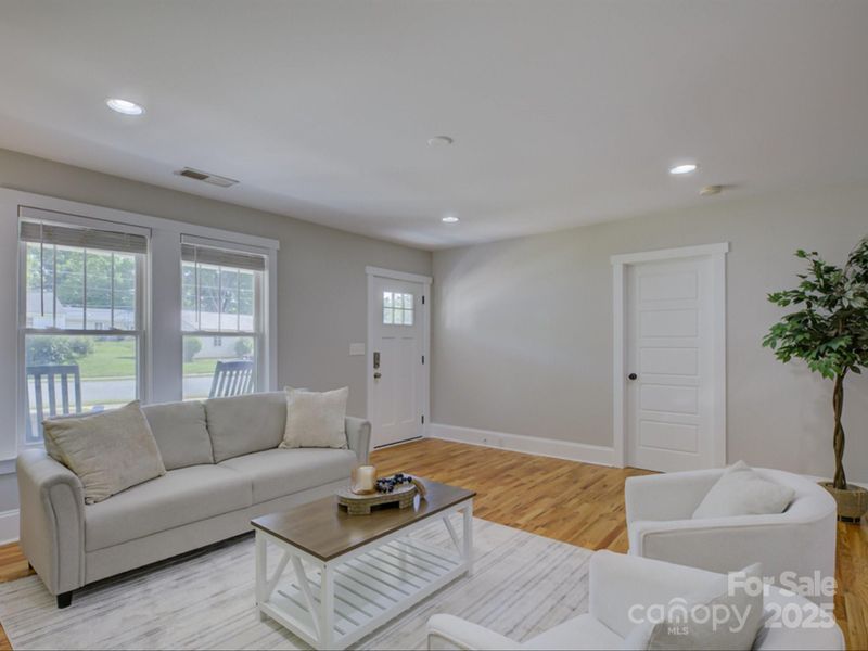 1324 E 35th St, Charlotte, NC 28205