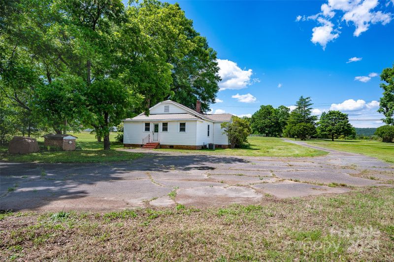 5785 Nc 150 Hw E, Denver, NC 28037
