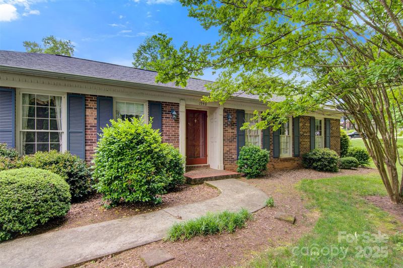 1940 12th St NE, Hickory, NC 28601