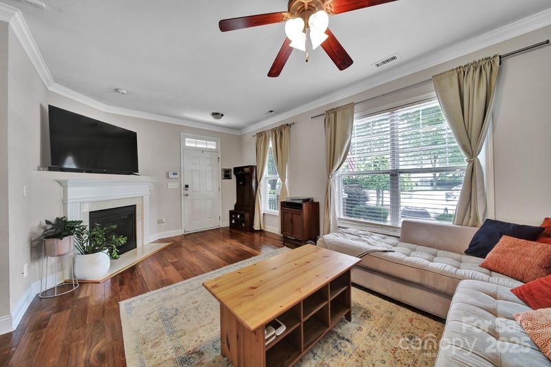 413 Hurston Cir, Charlotte, NC 28208