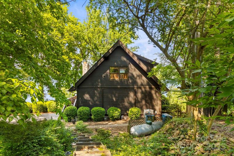 9289 Azalea Rd, Sherrills Ford, NC 28673
