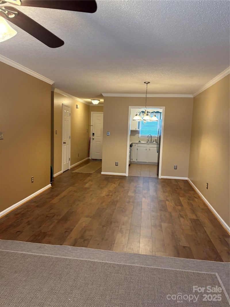 1326 5th St NE, Hickory, NC 28601
