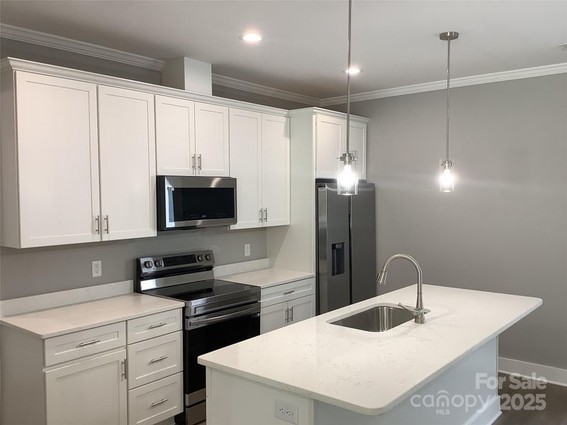 302 W Second St, Lowell, NC 28098