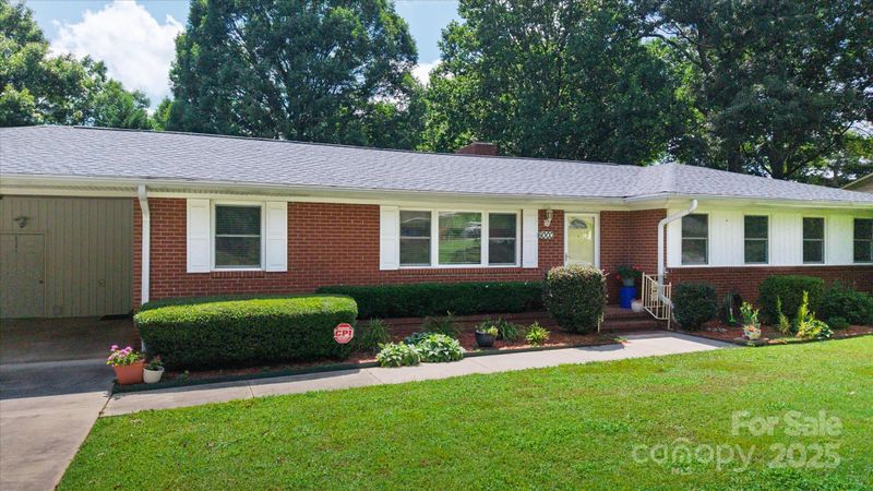 6003 Woodbridge Rd, Charlotte, NC 28227