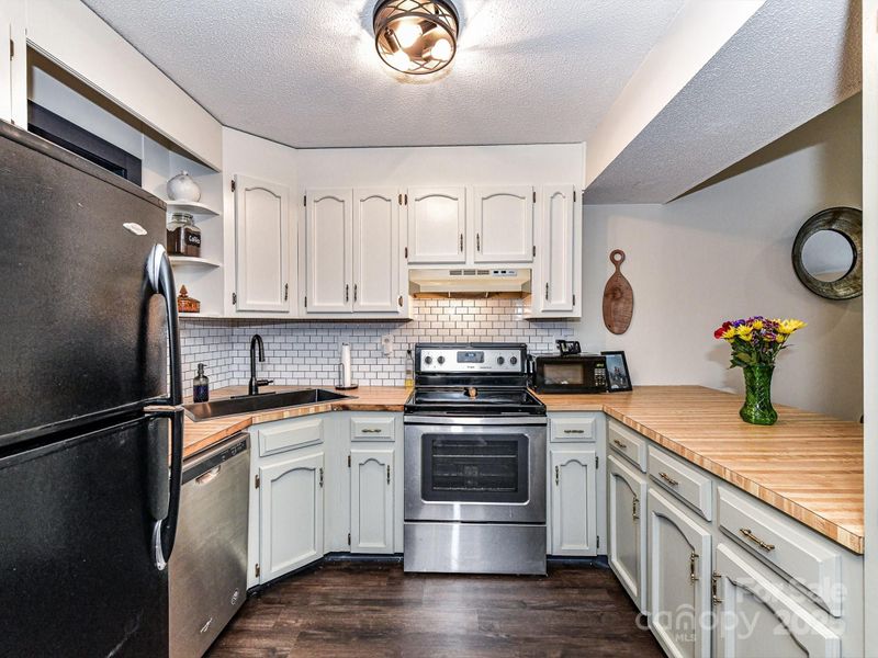 100 Willow Run Dr #26, Gastonia, NC 28056