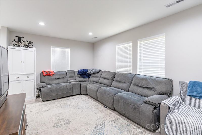 211 E Mcneely Ave, Mooresville, NC 28115