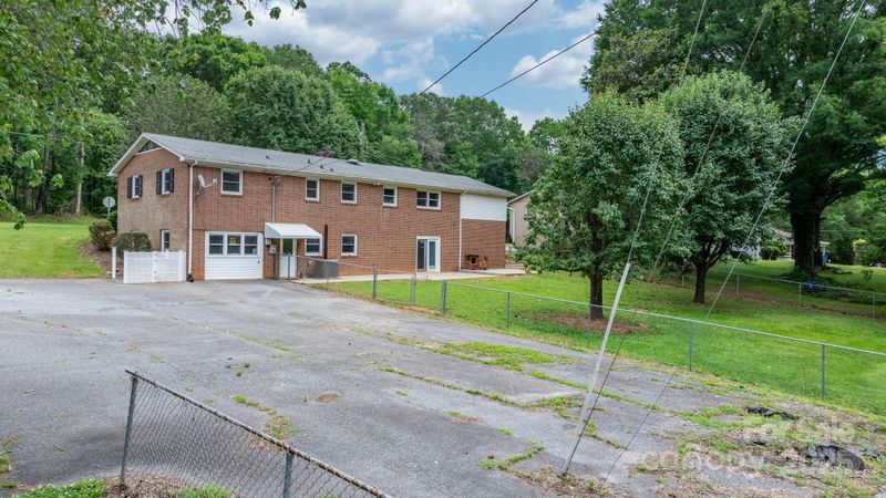 1753 28th St NE, Hickory, NC 28601