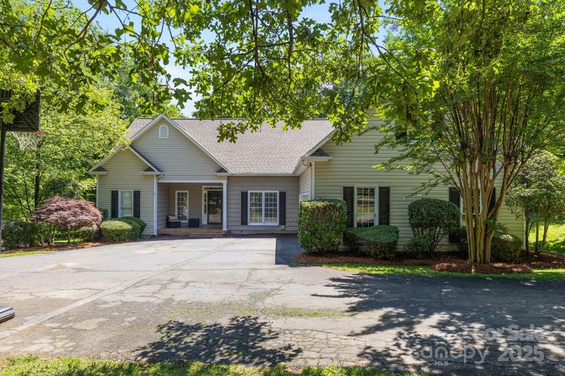 327 Wilby Dr, Charlotte, NC 28270