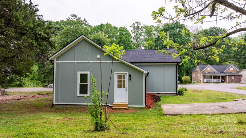 18 S Coulter Ave, Newton, NC 28658