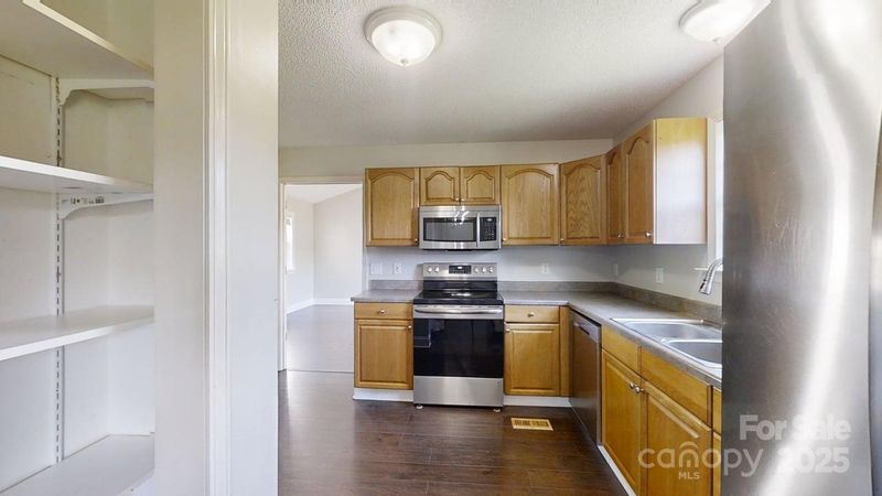 2377 Mintew Cir, Lincolnton, NC 28092