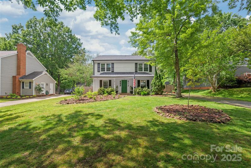 618 Heathermoor Ct, Charlotte, NC 28209