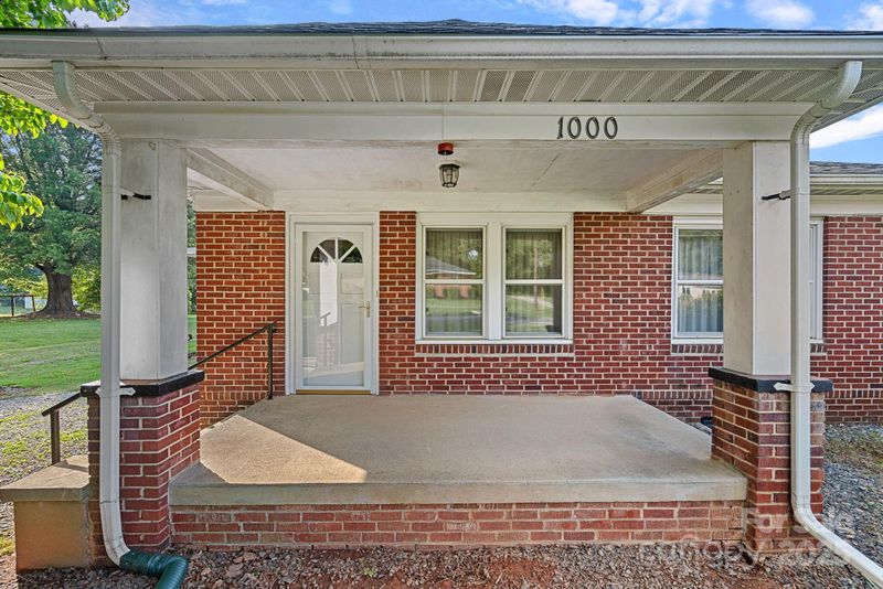 1000 Peachtree Rd, Charlotte, NC 28216