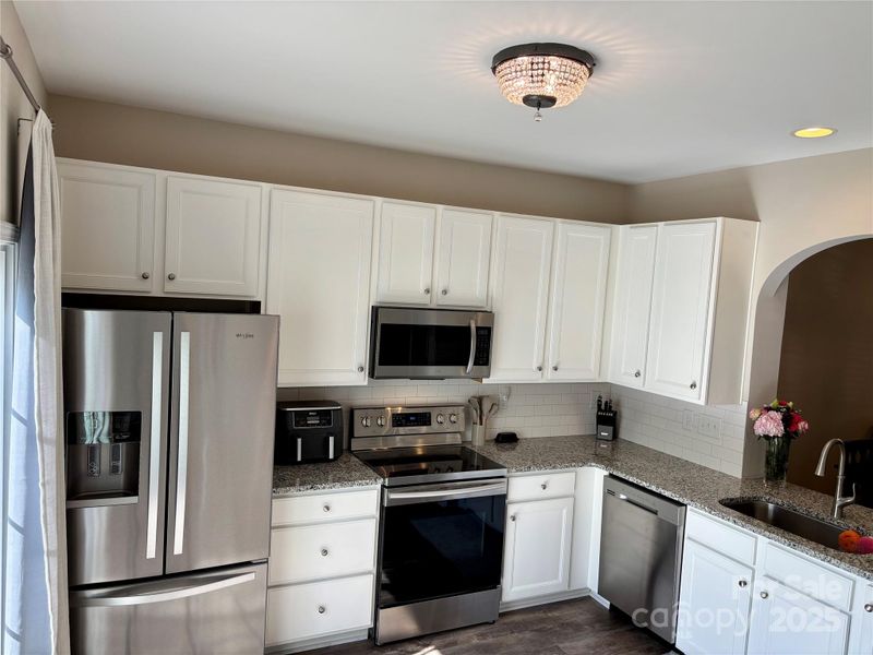 1139 Drummond Ln, Matthews, NC 28104