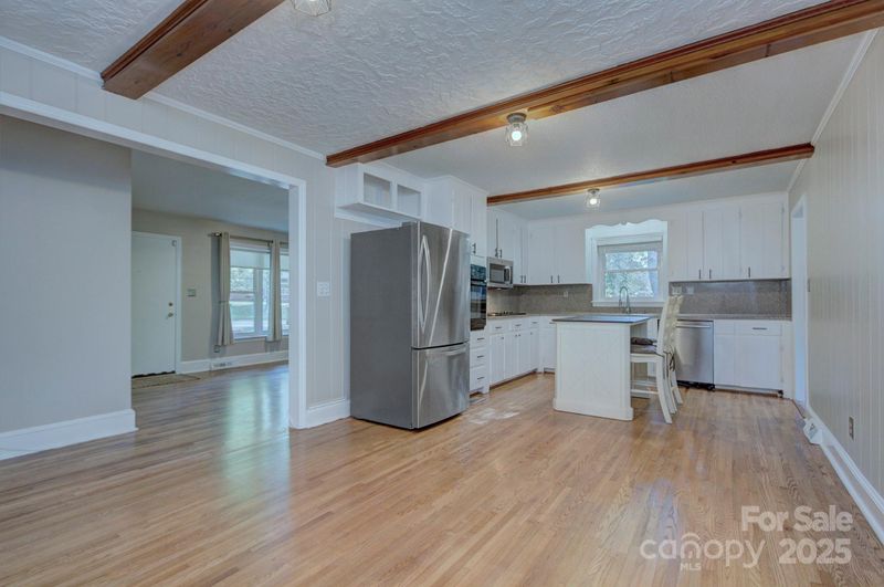 3951 Whitehall Dr, Charlotte, NC 28208
