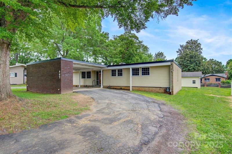 467 16th Ave NW, Hickory, NC 28601