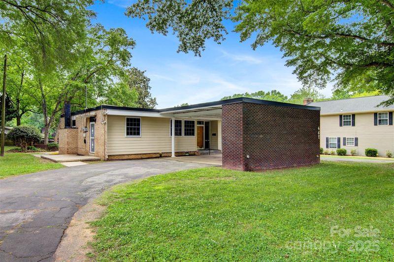 467 16th Ave NW, Hickory, NC 28601
