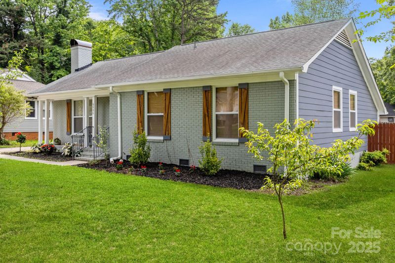 6406 Old Meadow Rd, Charlotte, NC 28227