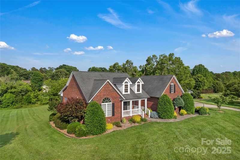 814 Settlers Dr, Cherryville, NC 28021