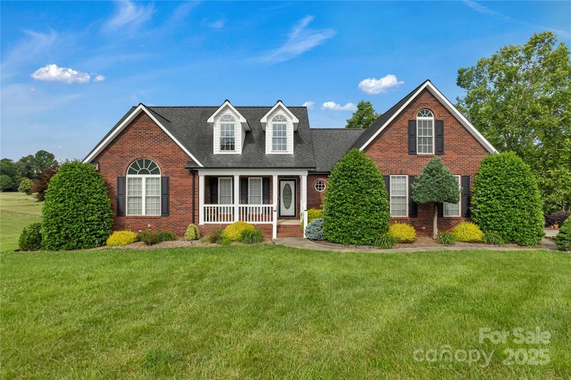 814 Settlers Dr, Cherryville, NC 28021
