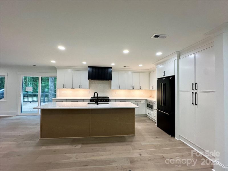 1104 Cedarwood Ln, Charlotte, NC 28212