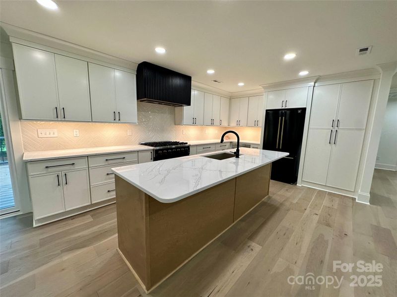 1104 Cedarwood Ln, Charlotte, NC 28212