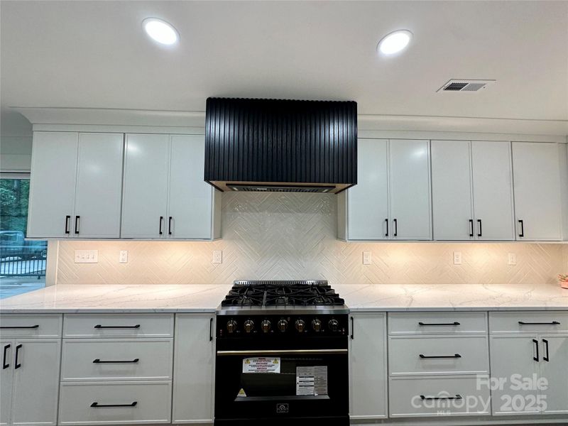1104 Cedarwood Ln, Charlotte, NC 28212