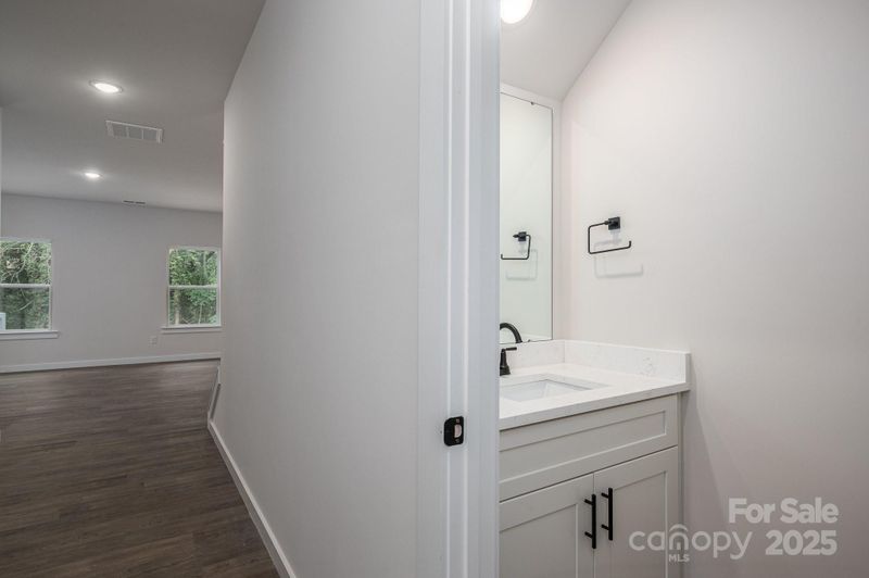 1941 32nd St NE, Hickory, NC 28601