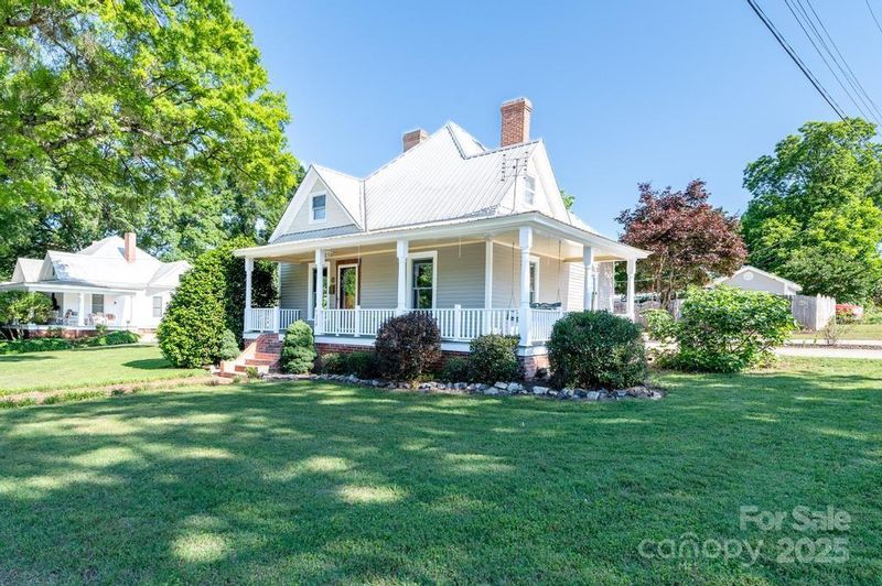 328 E Center Ave, Mooresville, NC 28115