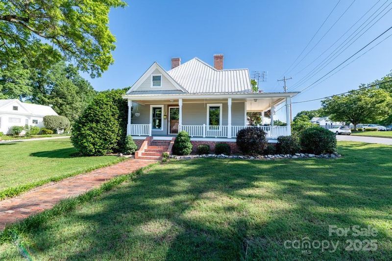 328 E Center Ave, Mooresville, NC 28115