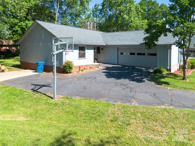 2011 20th Street Pl NE, Hickory, NC 28601