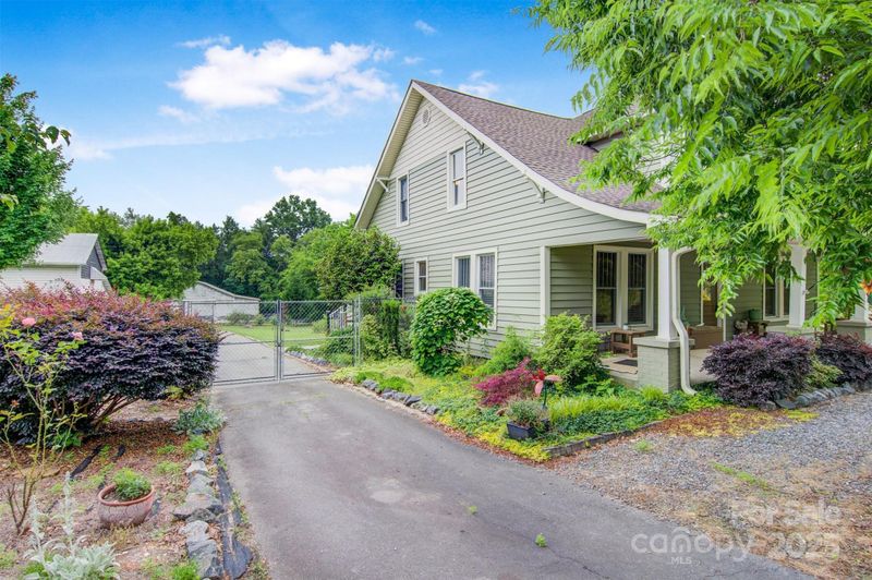4335 E Nc 10 Hw, Claremont, NC 28610
