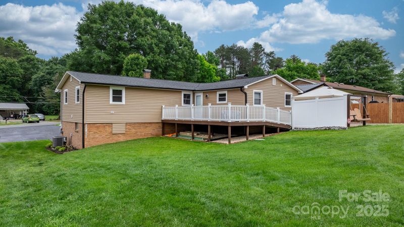2401 Hillside Dr, Newton, NC 28658