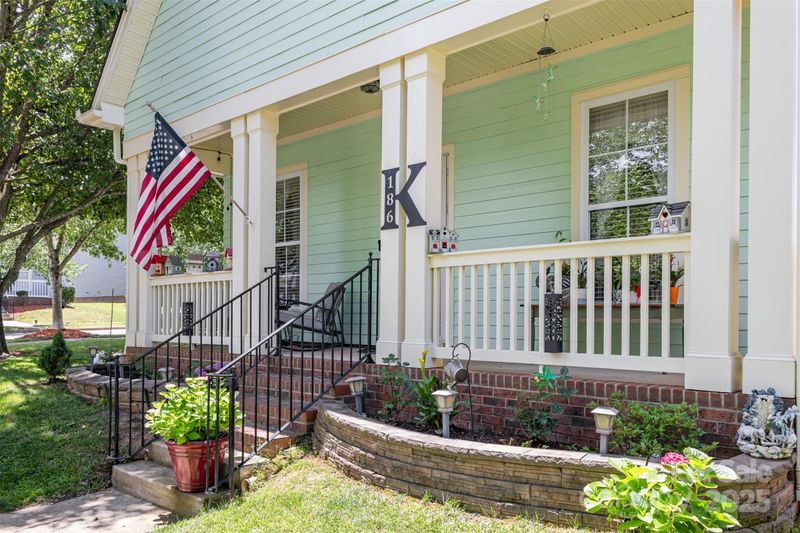 186 Gresham Ln, Mooresville, NC 28117